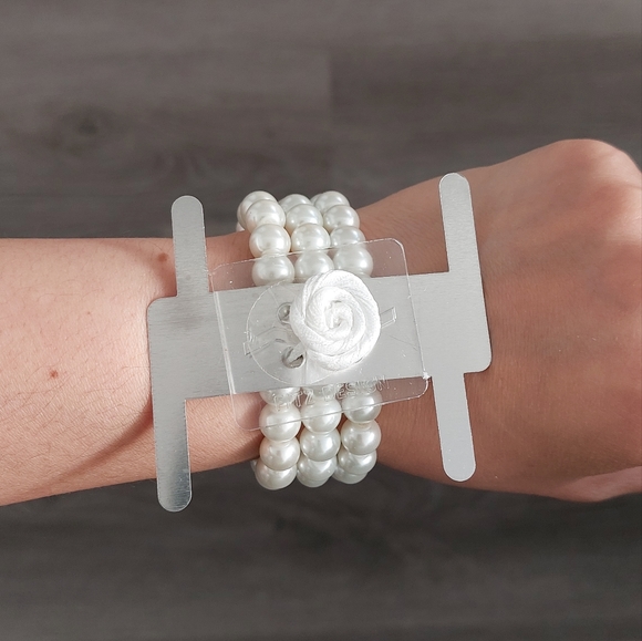 3 Strand Pearl Corsage Wristlet - Picture 2 of 3